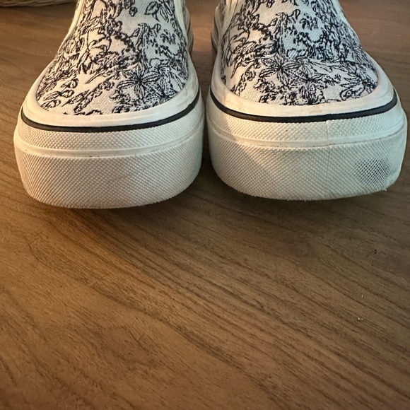 SHEIN Black and White Floral Slip-On Sneakers - Picture 9 of 9